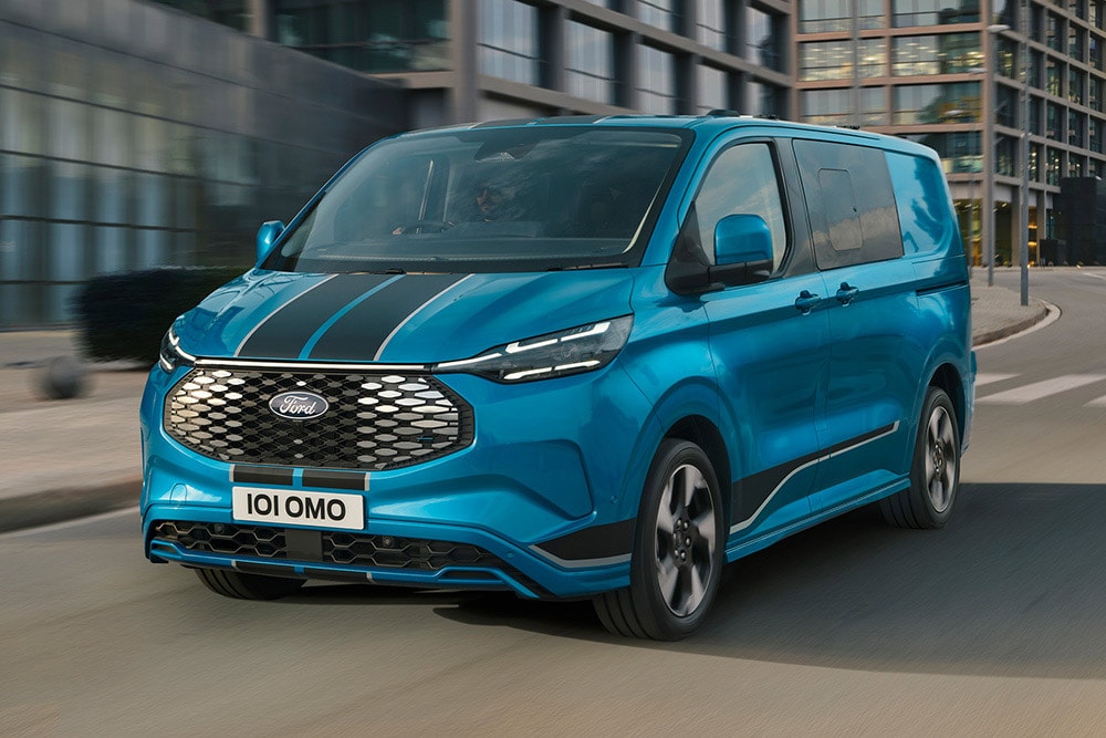 Blauwe Ford E-Transit Custom