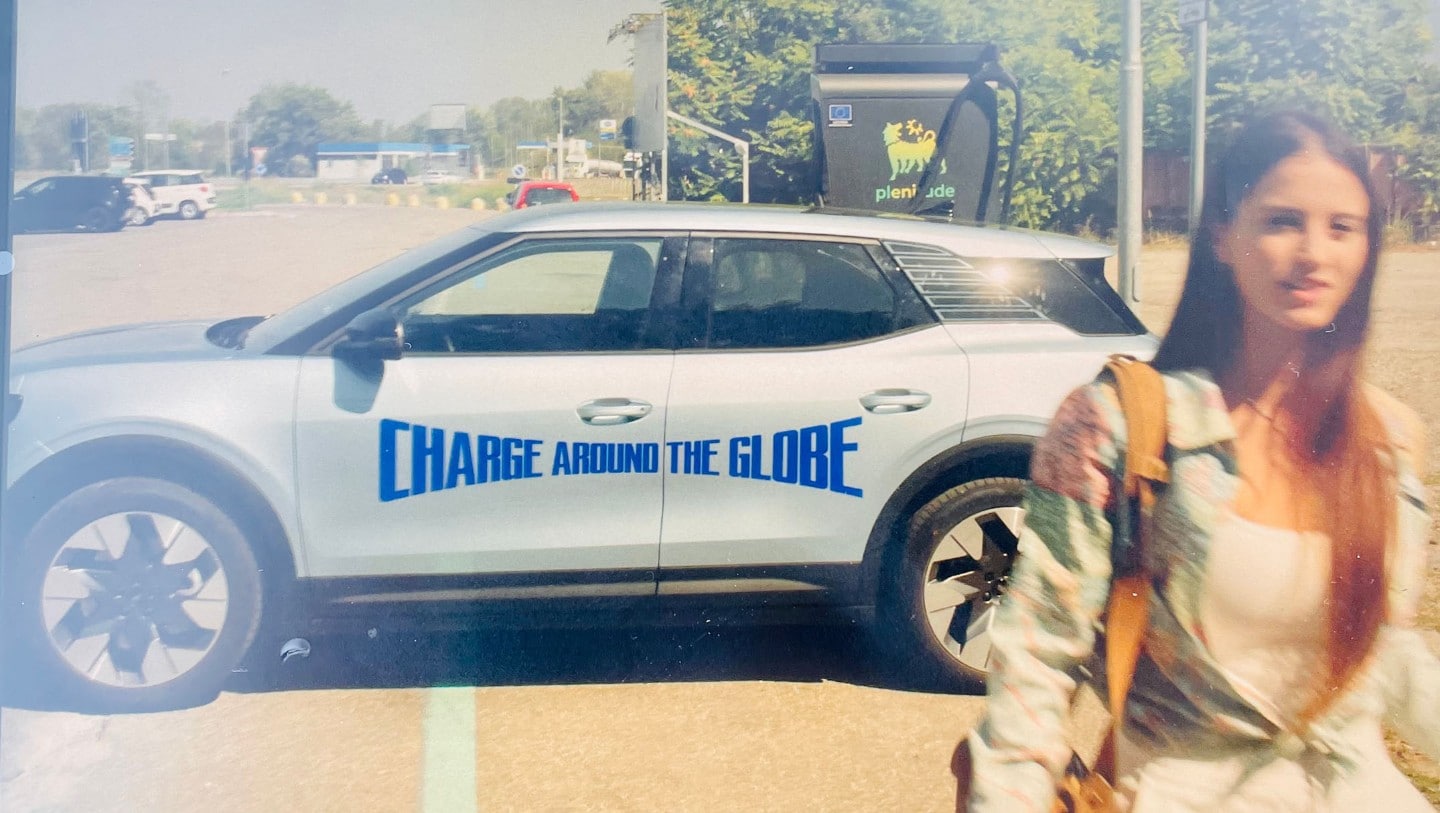 Charge Around The Globe geparkeerde elektrische Ford Explorer