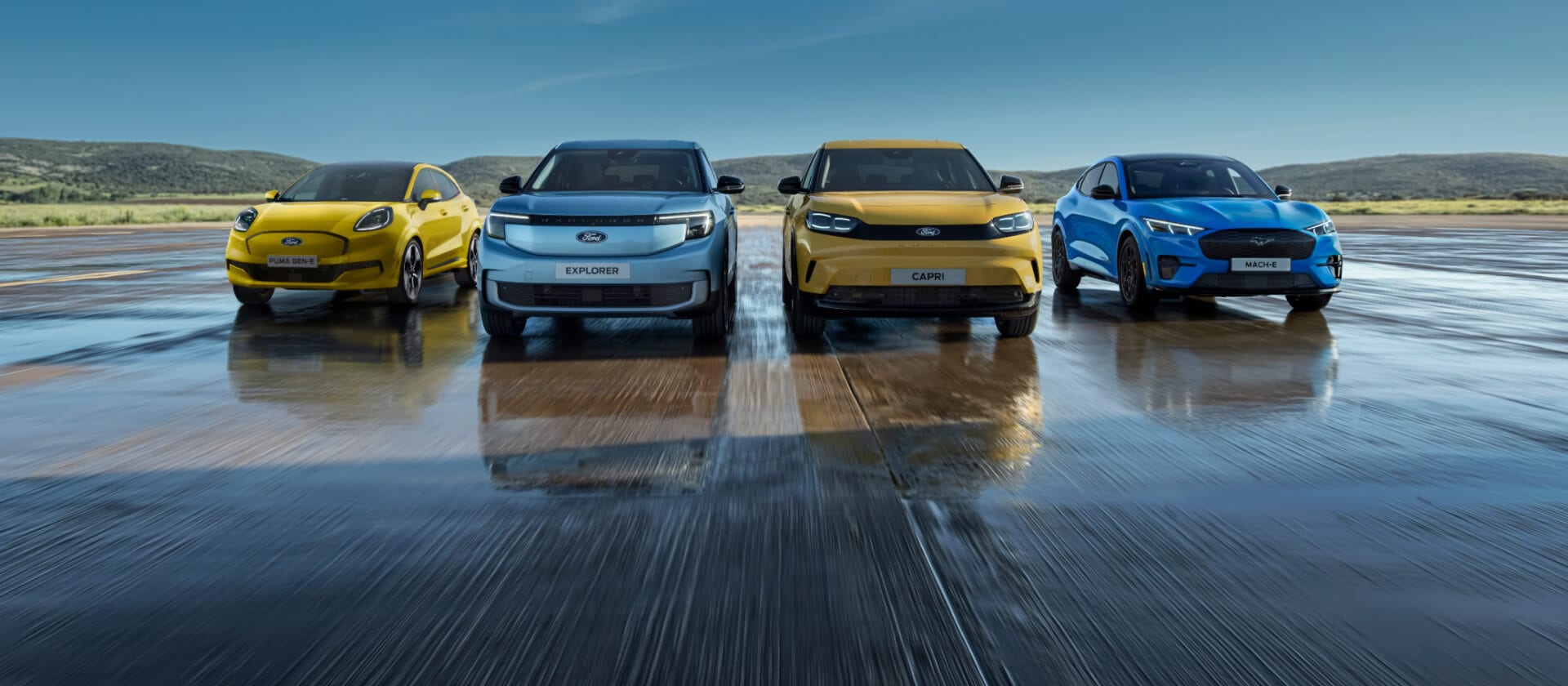 Opstelling van Ford EV's, waaronder de Ford Puma Gen-E, Ford Explorer, Ford Capri en Ford Mustang Mach-E.
