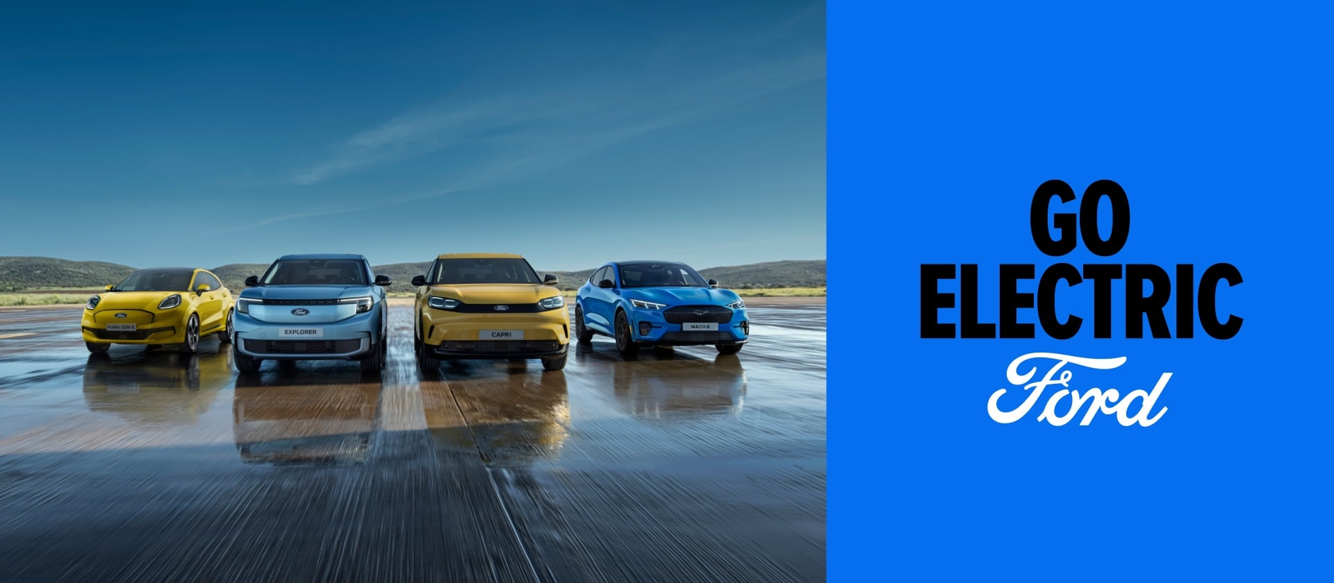 De Ford Puma Gen-E, Ford Explorer, Ford Capri en Ford Mustang Mach-E staan op een rij op een landingsbaan, naast een afbeelding van Go Electric op een blauwe achtergrond.