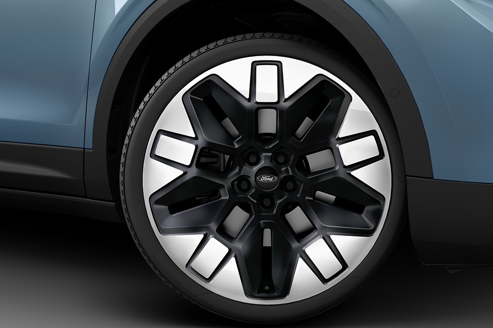 Close-up van het wiel van een elektrisch voertuig van Ford.