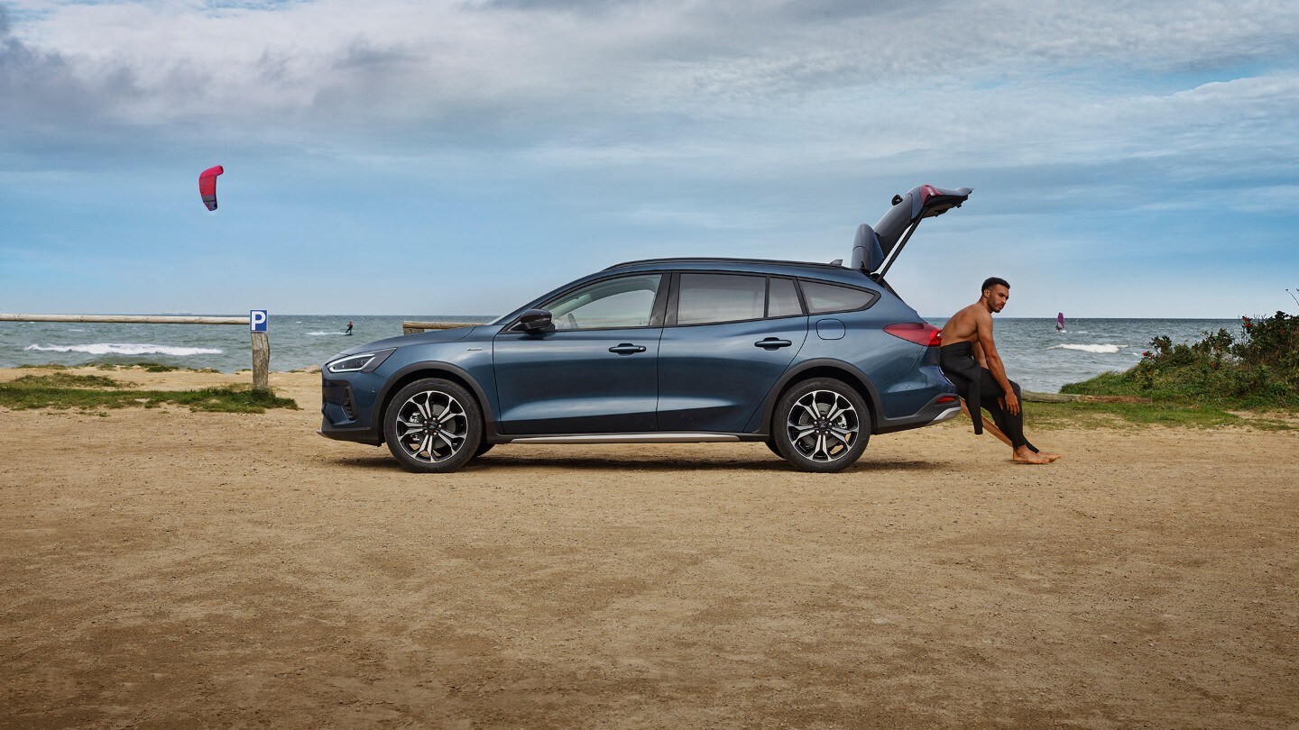Ford Focus in side view parked on a beach