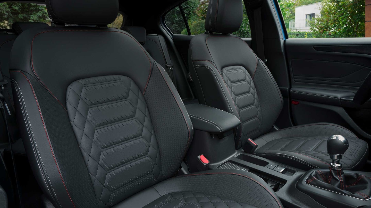 Front two seats of a Ford Focus