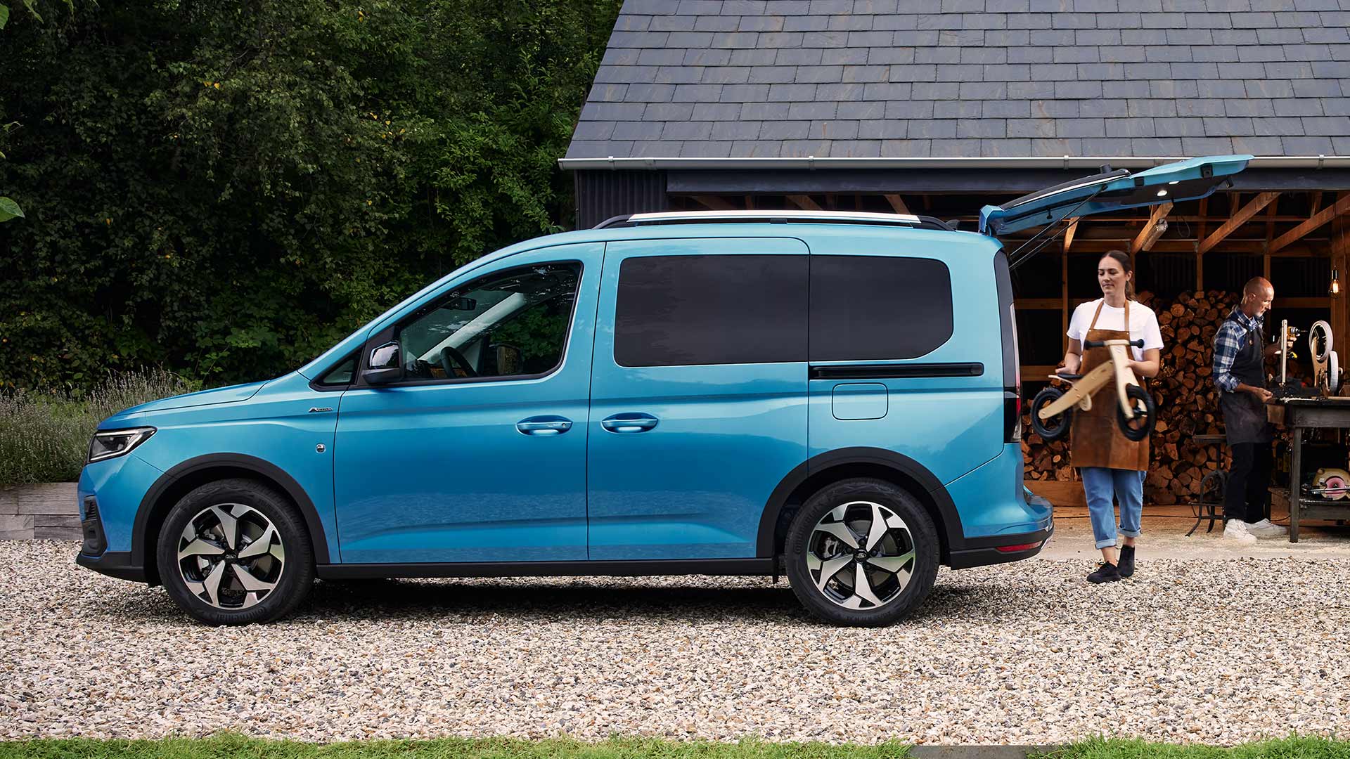 Zijaanzicht van de Ford Tourneo Connect.