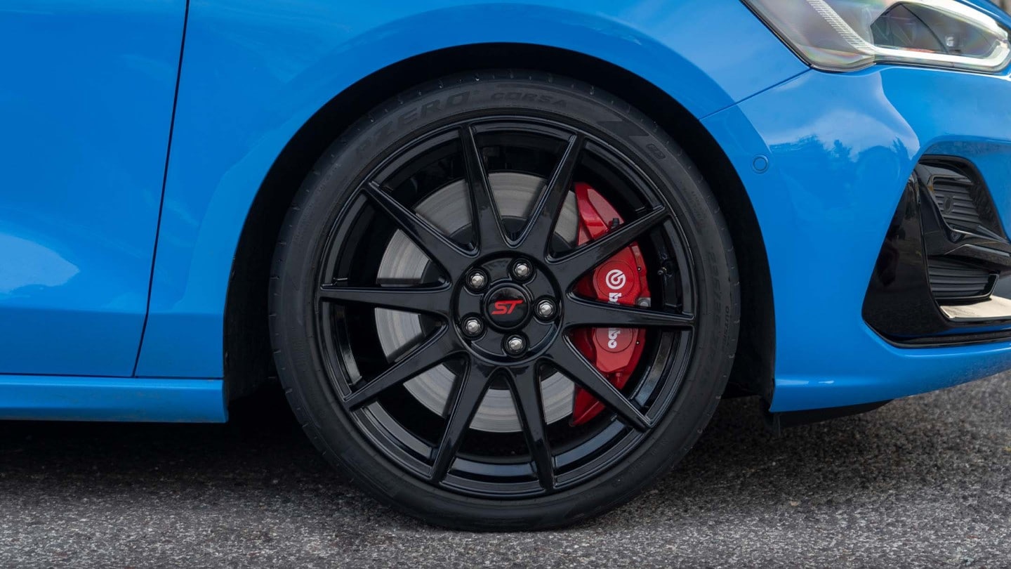 Oversized Brembo-remmen met Pirelli P-Zero Corsa-banden