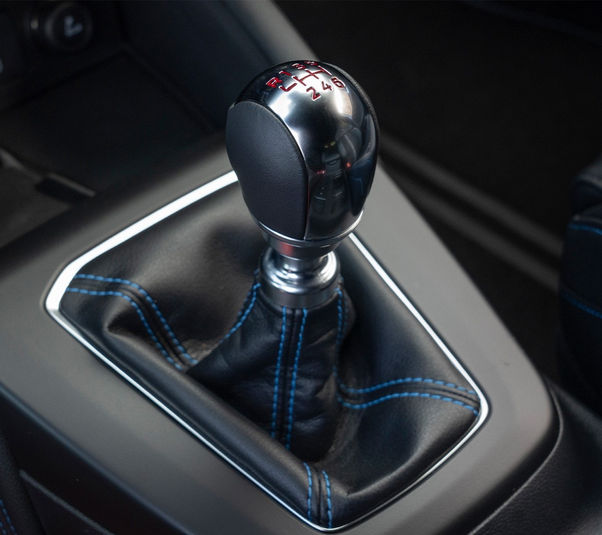 Interieur afgewerkt met Motion Blue-stiksels