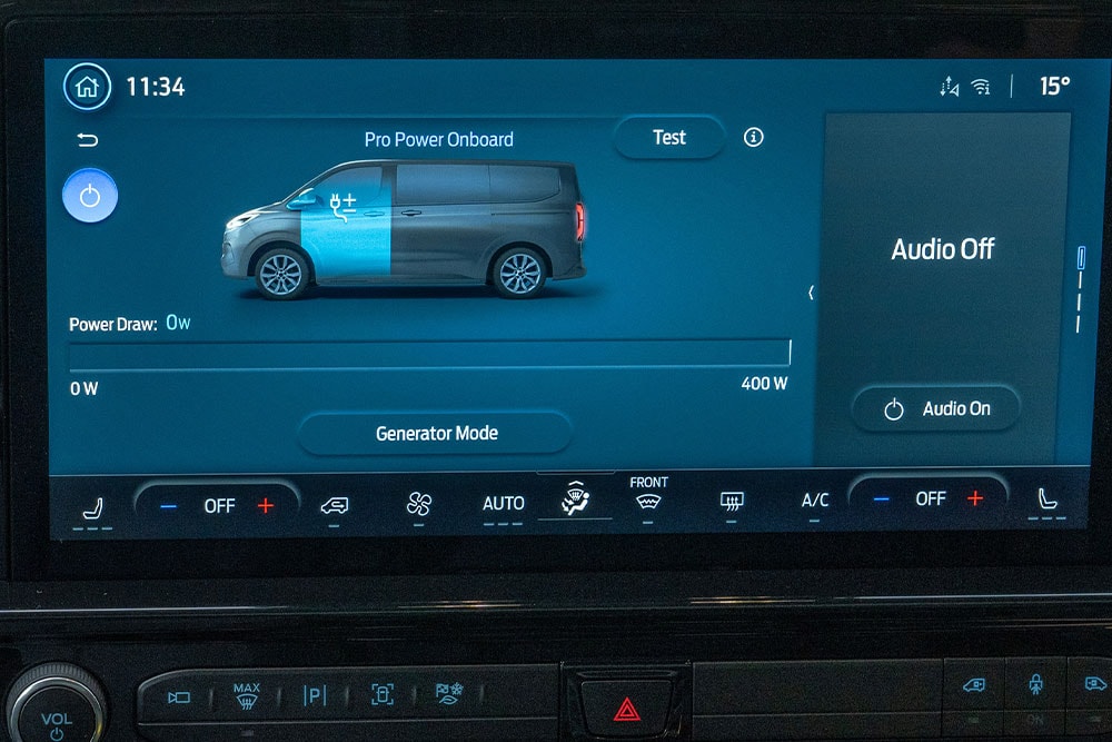 Het dashboardscherm van de Ford E-Tourneo Custom toont het Pro Power Onboard-systeem en regelt het vermogen.