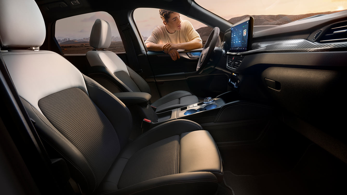 Het interieur van de Ford Kuga Sound Edition toont de exclusieve stoffering. 