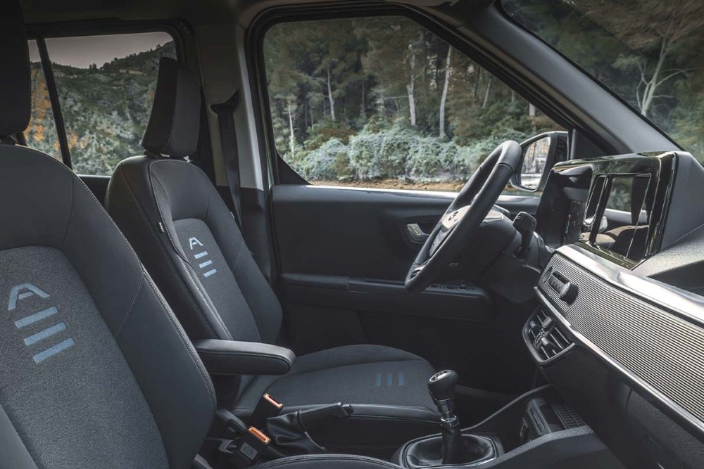 De voorstoelen van een Ford Tourneo Courier.