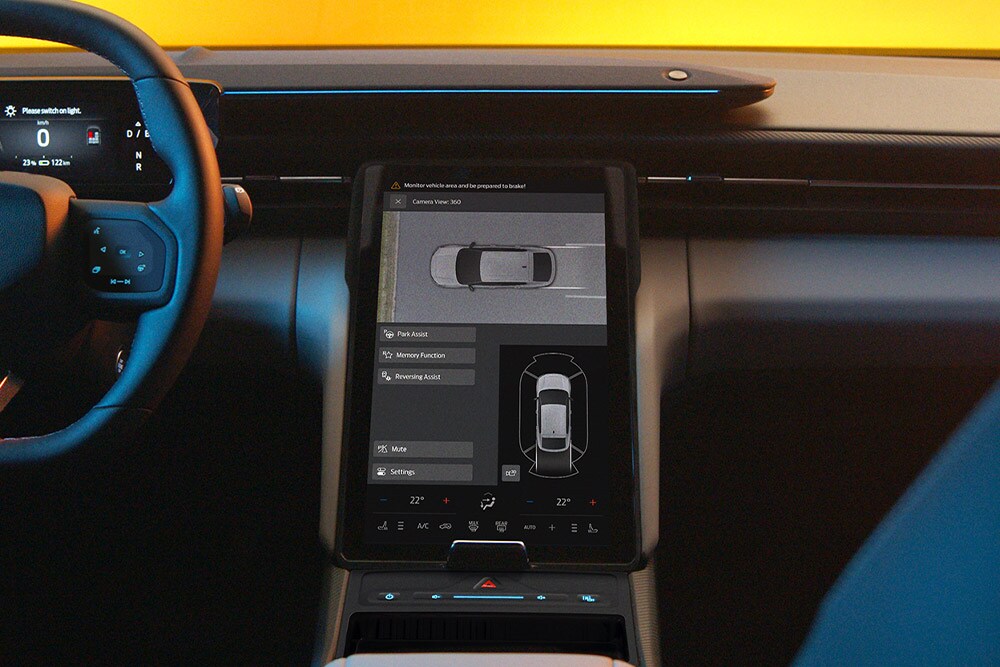 Het touchscreen van de Ford Capri® met het 360°-parkeercamerasysteem en de richtlijnen voor parkeerhulp.