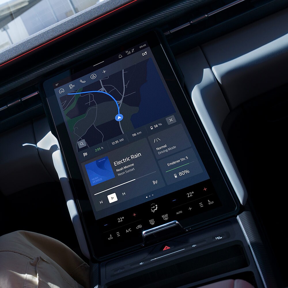 Close-up van een Ford Capri®-dashboard met de verbonden navigatiemogelijkheden van het voertuig.