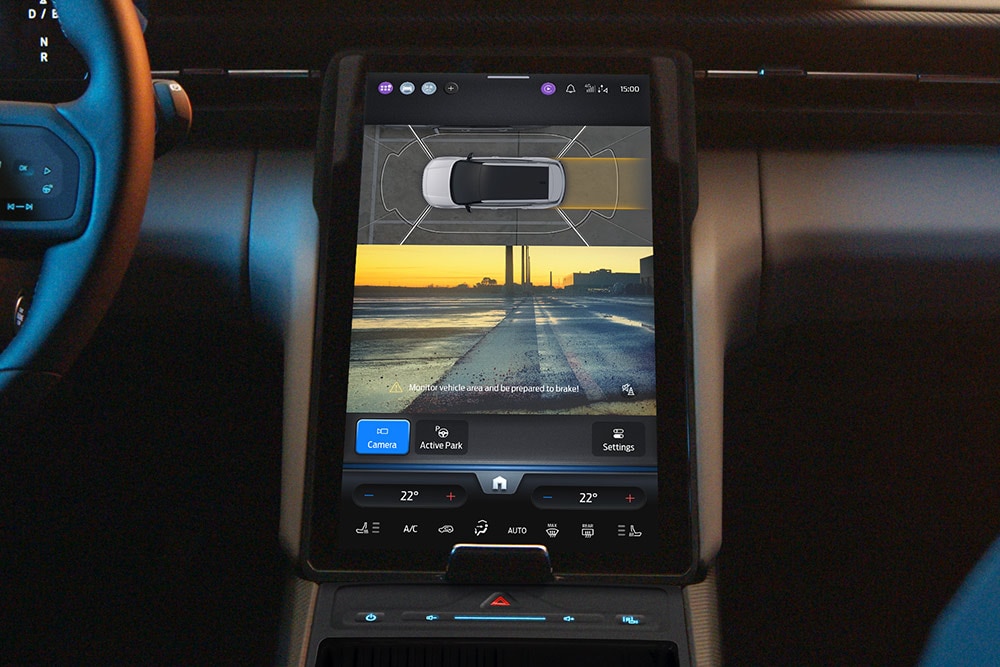 Het touchscreen van de Ford Capri® met het 360°-parkeercamerasysteem en de richtlijnen voor parkeerhulp.