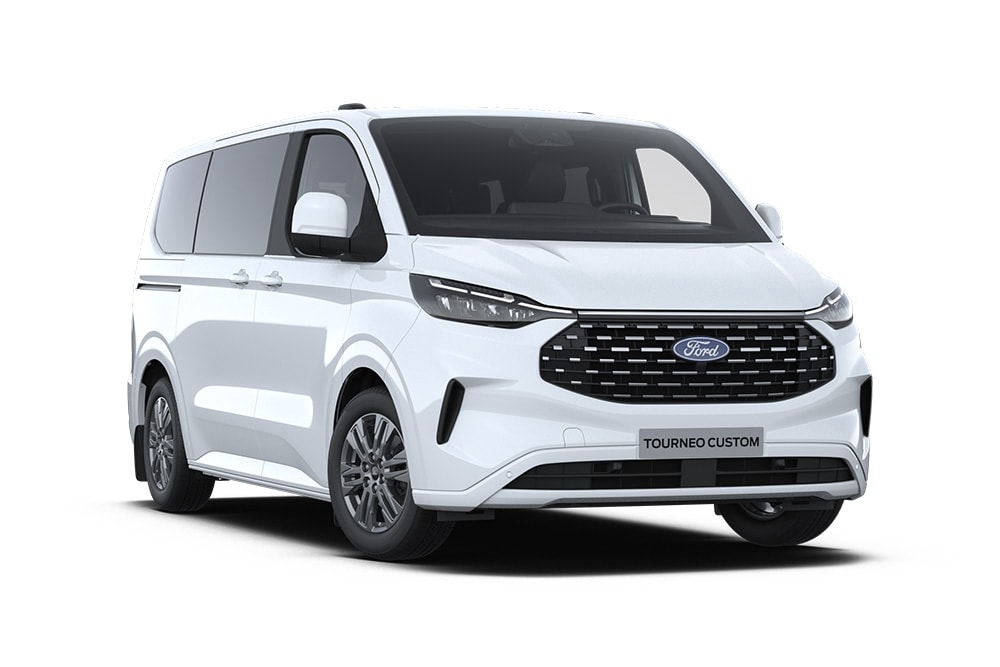 Hoek linksvoor van een witte Ford Tourneo Custom Titanium.