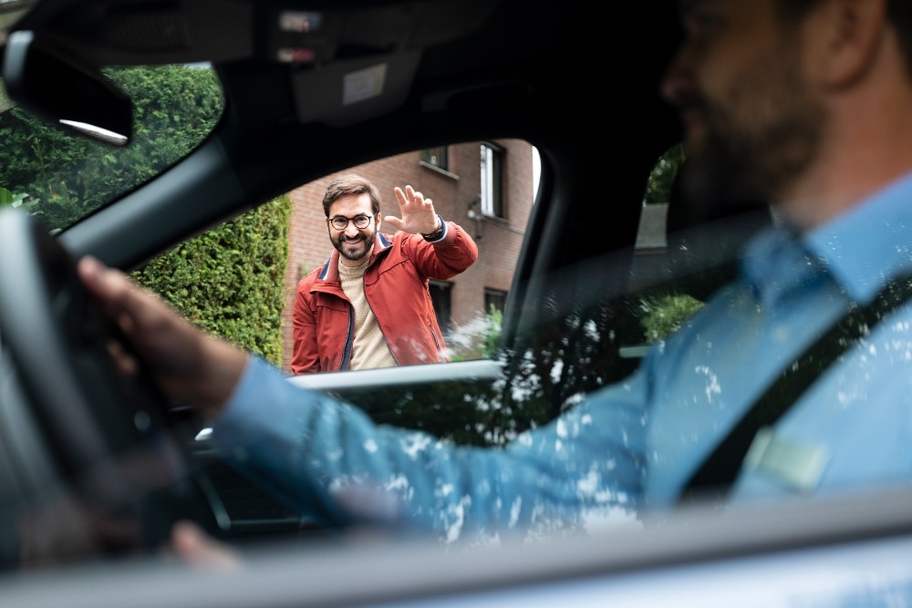 Man handing keys to Ford veichle to service engineer