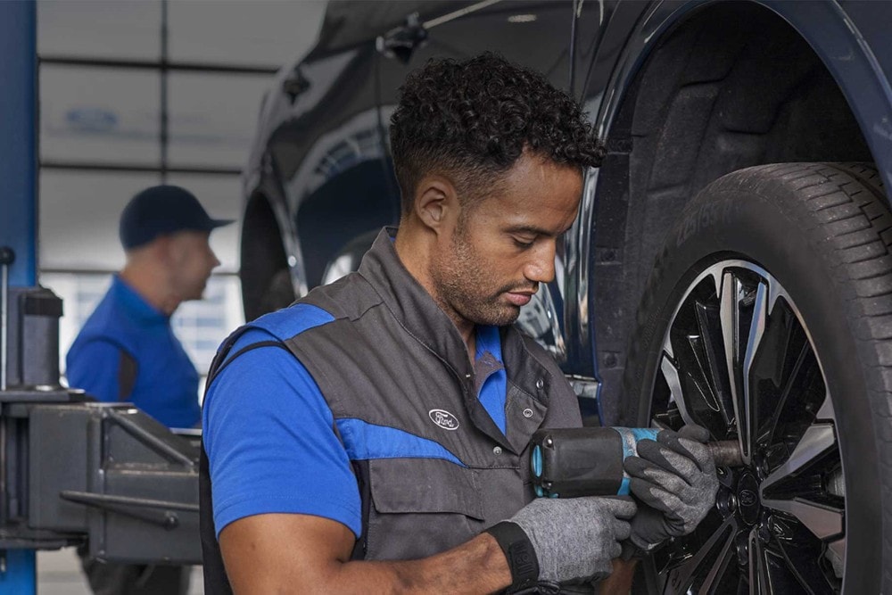 Man handing keys to Ford veichle to service engineer