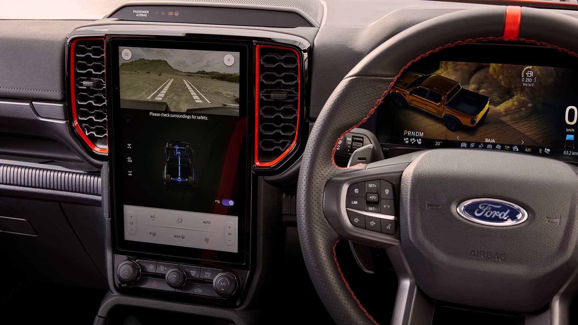 Binnenaanzicht van het dashboard en infotainmentscherm van de Ford Ranger Raptor.