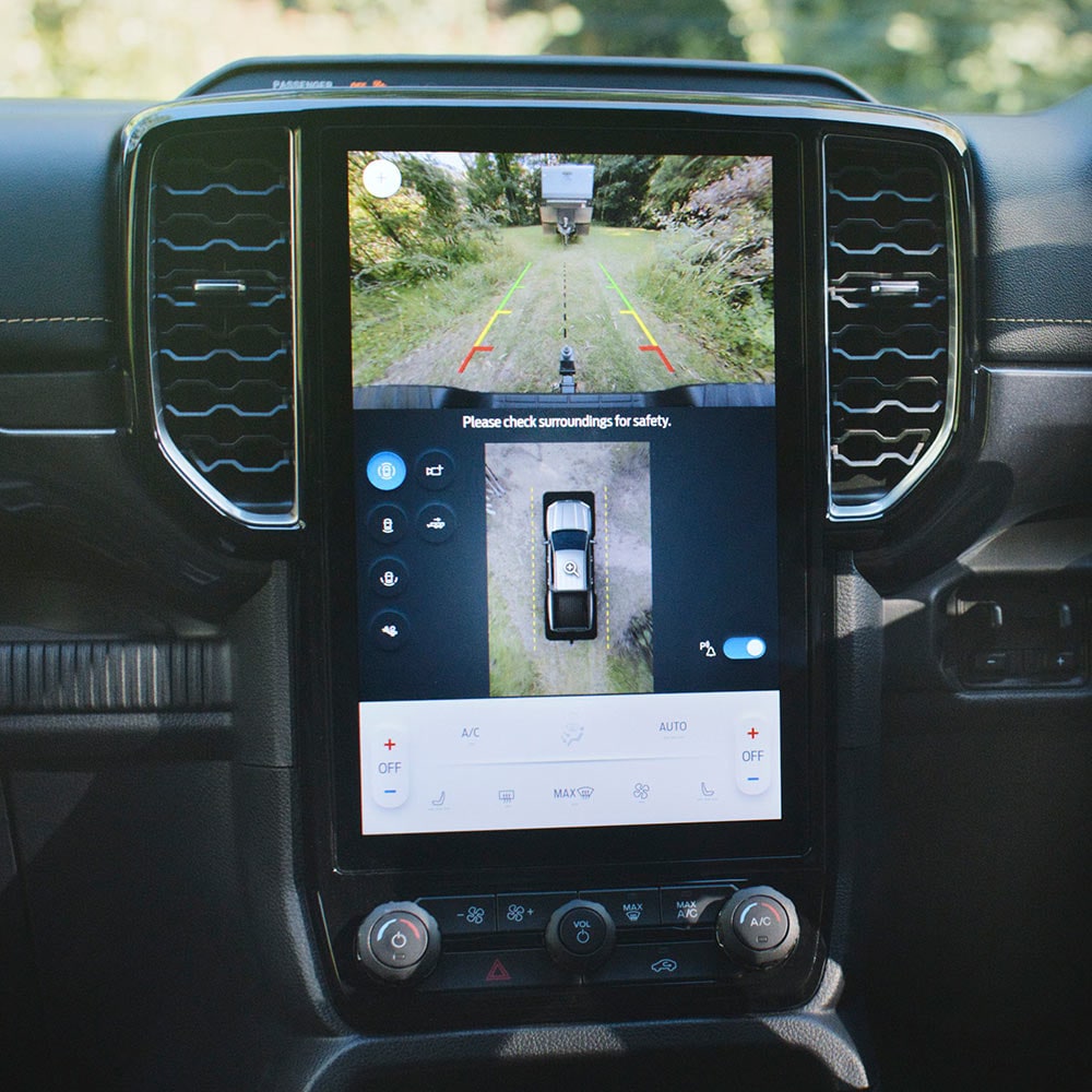 Ford Ranger Raptor touchscreen met 360°-camera.