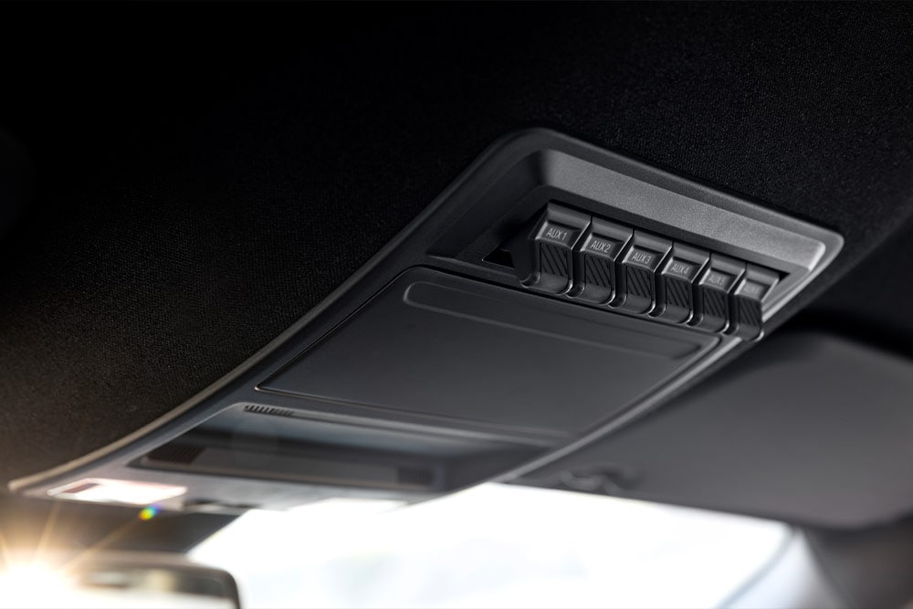 Close-up van de upfitterschakelaars van een Ford Ranger Raptor.