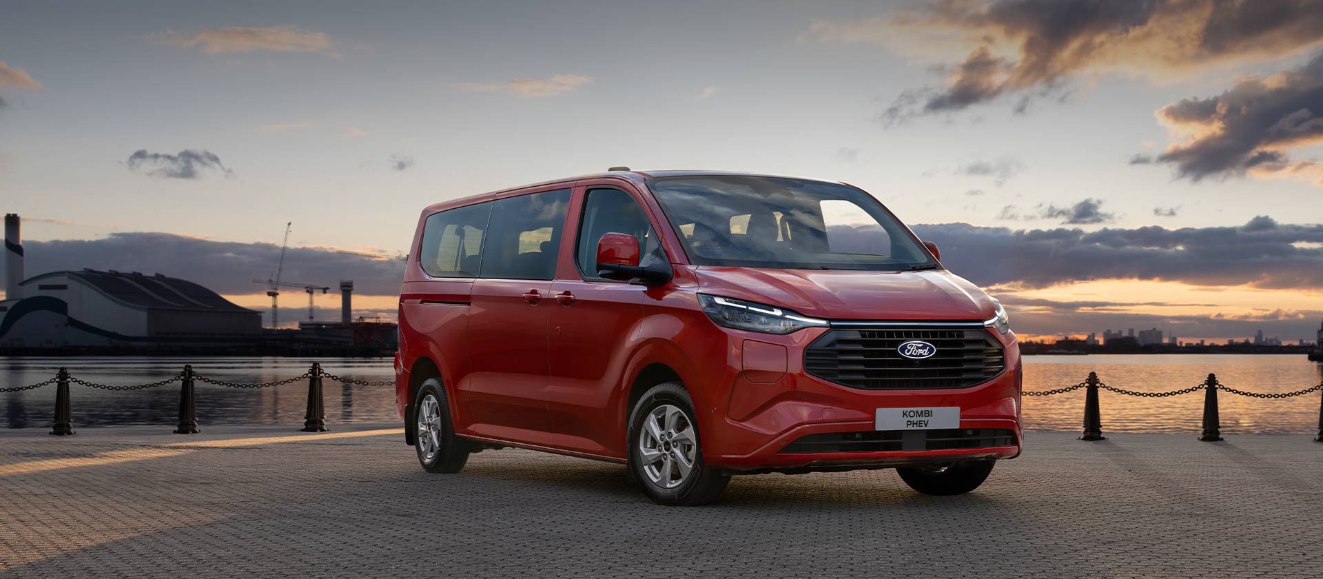 Rode Ford Transit Custom Kombi PHEV