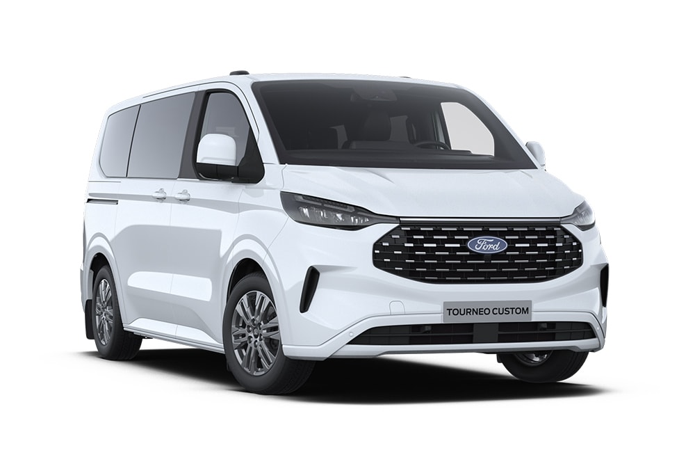 Hoek linksvoor van een witte Ford Tourneo Custom Titanium.