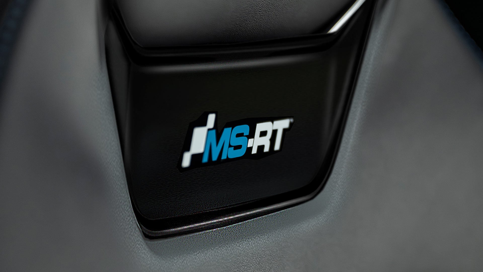 Close-up van de MS-RT-zetelbadge.
