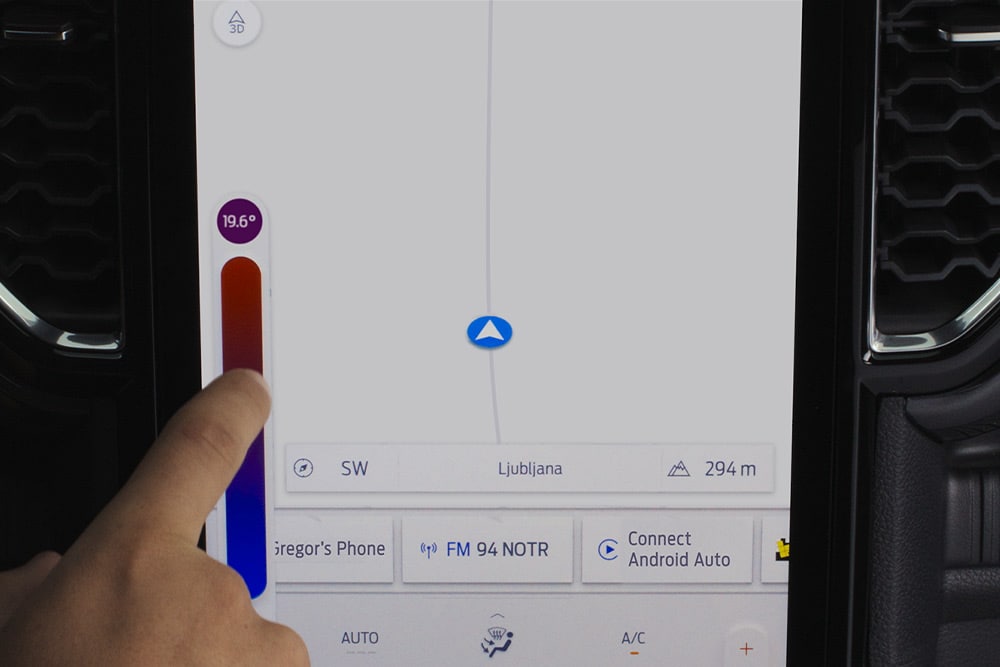 Close-up van de airconditioning in twee zones van de Ford Ranger op het 12" touchscreen van het SYNC™ 4-systeem.