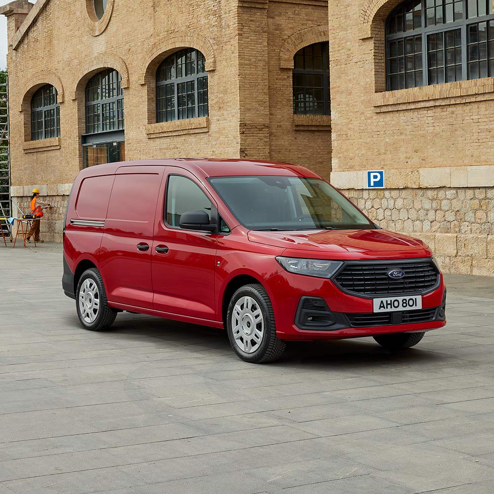 Ford Transit Connect Trend in Lava Red, met grille en automatische koplampen.