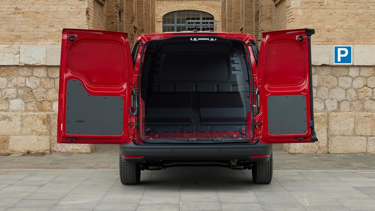 Open deuren tonen het laadschot van de nieuwe Ford Transit Connect in Maple Red.