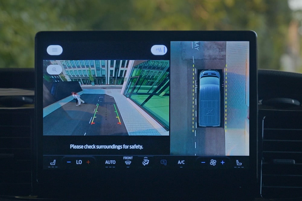 SYNC 4-scherm met 360°-cameraweergave. 