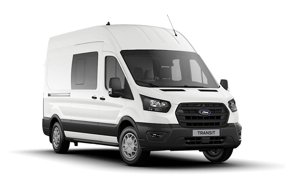 Witte Ford Transit bestelwagen met dubbele cabine.
