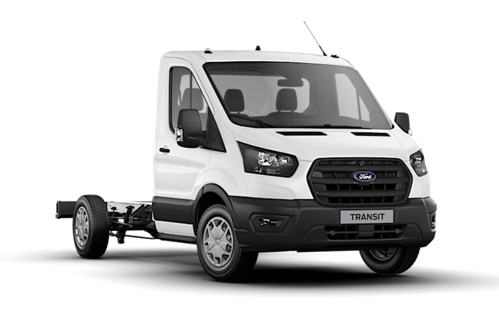 Witte Ford Transit Chassis bestelwagen met enkele cabine op een witte achtergrond.