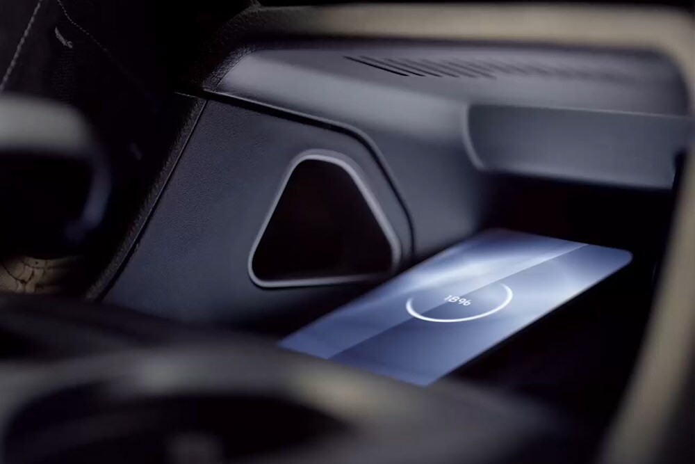Draadloos oplaadstation in de Ford Ranger.