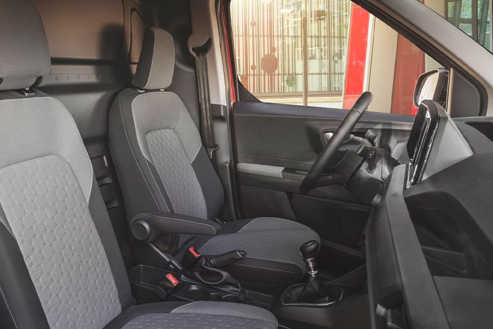 Ford Transit Courier bestuurderszetel met 6-voudige verstelling.