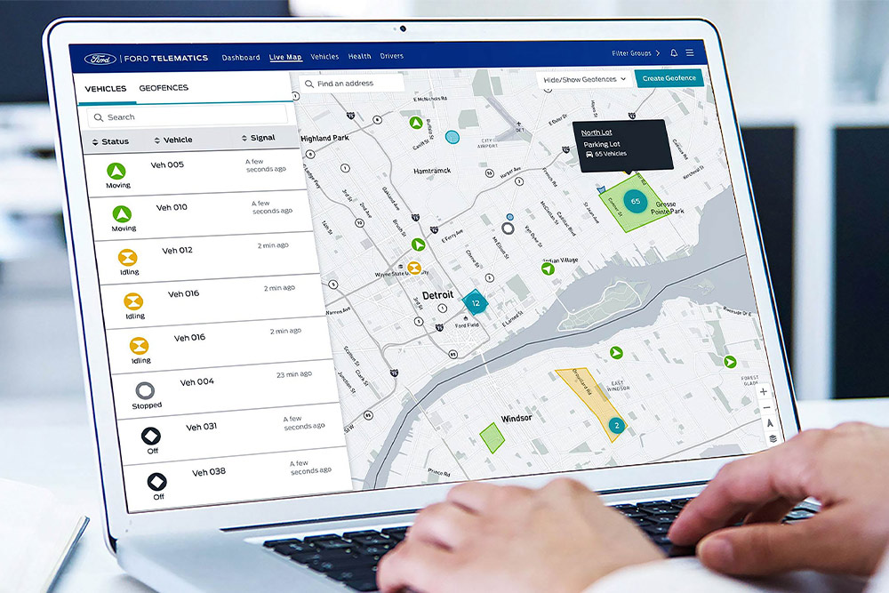  Ford Pro telematicadashboard weergegeven op een laptopscherm.