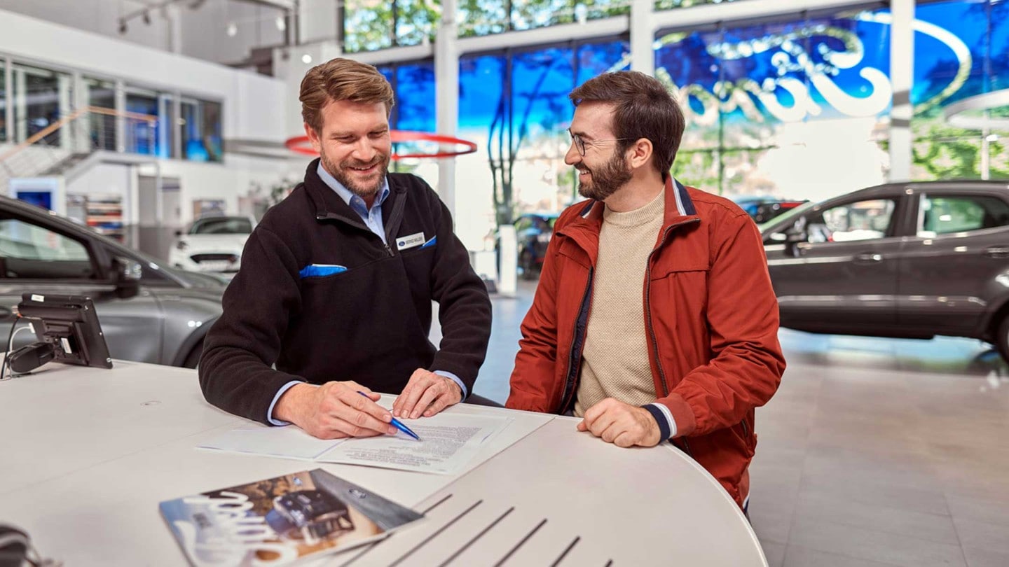 Service advisor with customer